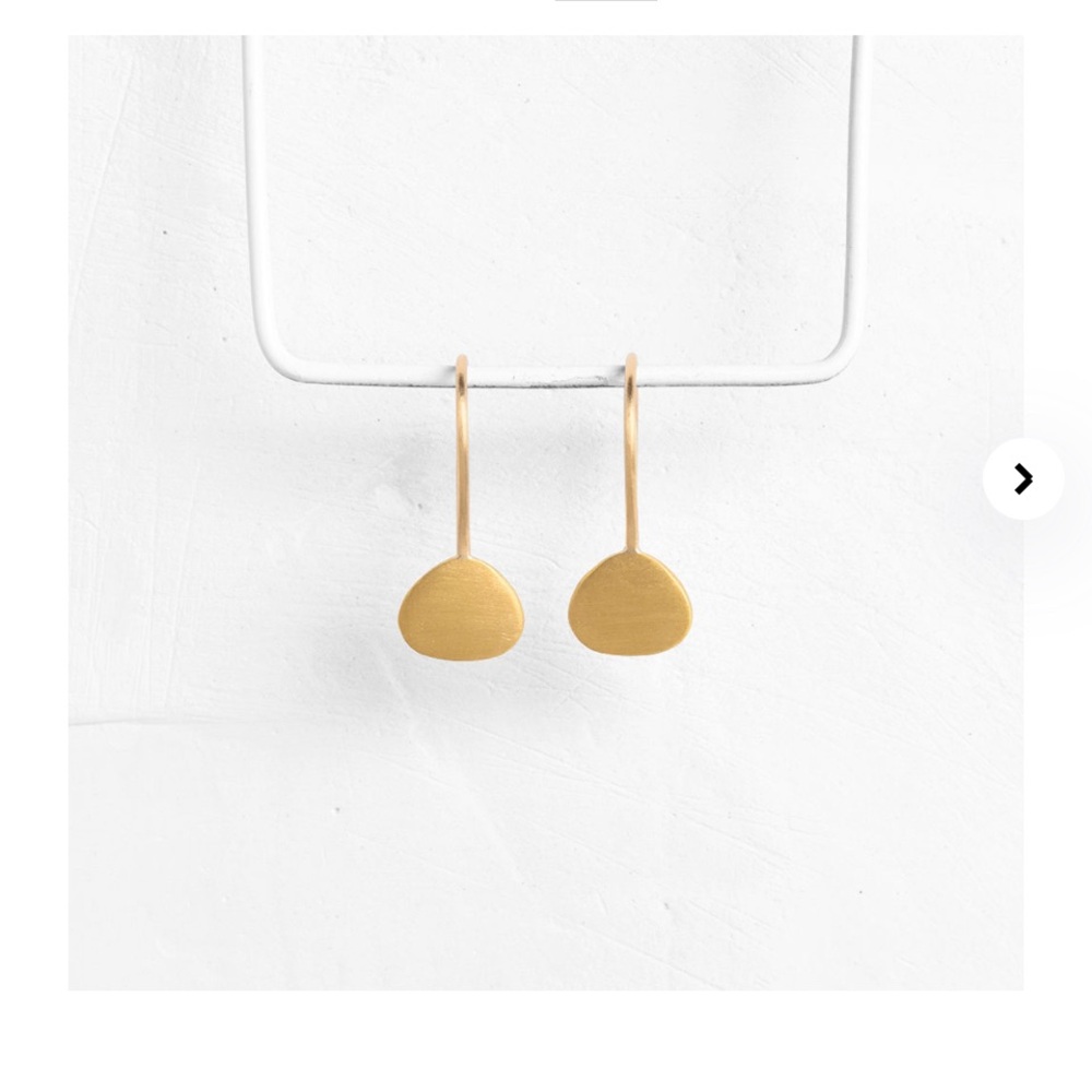 Agas and Tamar 22kt Gold Fan-Shaped Earrings with Satin Finish